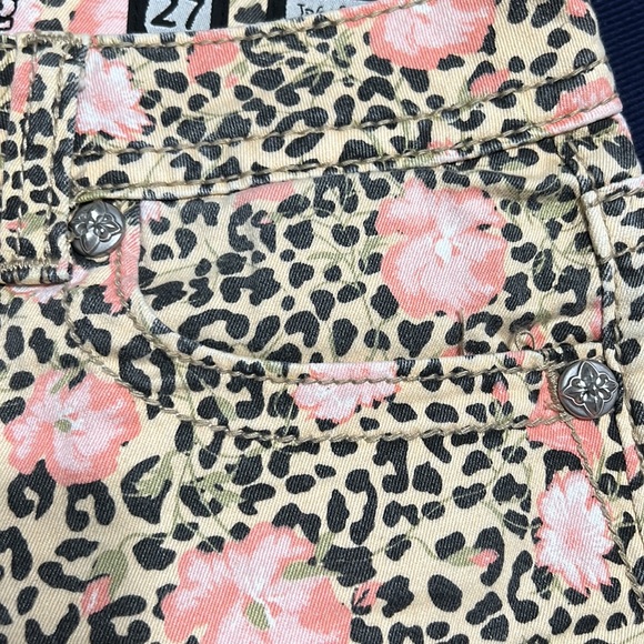 Floral/Leopard Print Miss Me Shorts - Picture 3 of 10